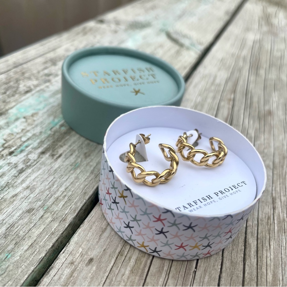 Gold Chain-Link Hoop Earrings